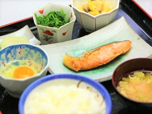 飯田自動車学校の食事例