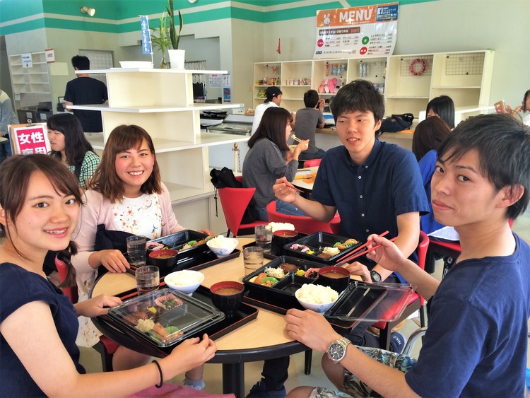 イナバ自動車学校の食事例